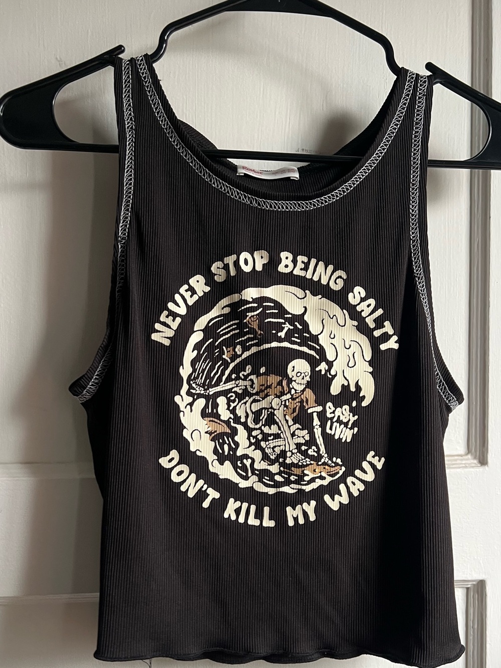 ROMWE Black Ribbed Tank Top with Cream Surf Graphic